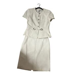EUC Tahari by Arthur S. Levine sz 6 short sleeve button up top w matching skirt